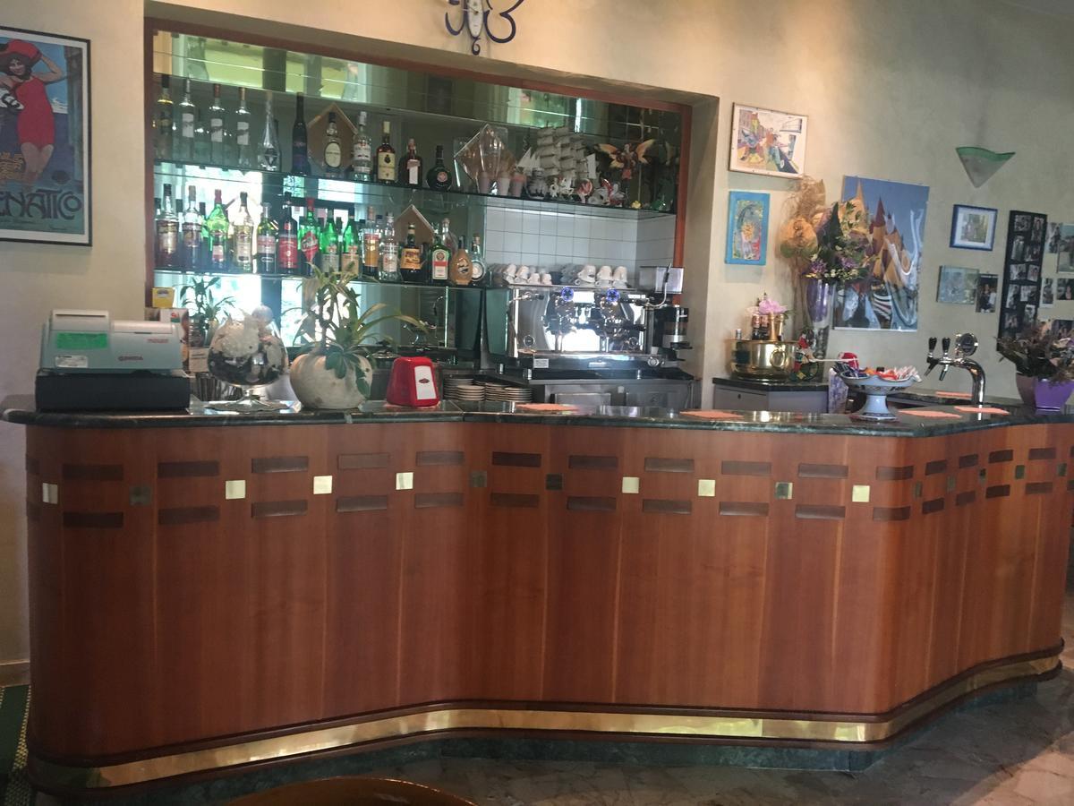 Hotel Laila تْشيزيناتيكو المظهر الخارجي الصورة