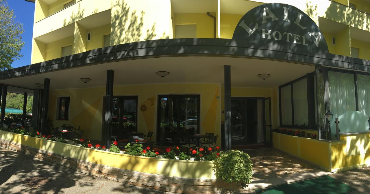 Hotel Laila تْشيزيناتيكو المظهر الخارجي الصورة
