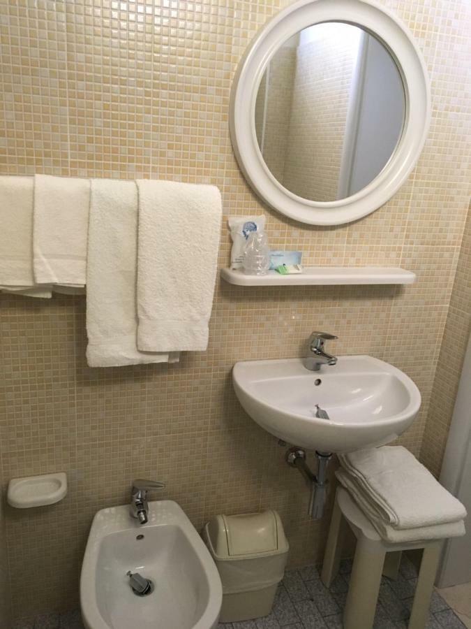 Hotel Laila تْشيزيناتيكو المظهر الخارجي الصورة